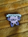 Enamel pin "Hang in there" - Mycomicshop.be