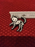 'Skeleton Kitty' sparkling enamel pin - Mycomicshop.be