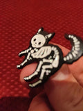 'Skeleton Kitty' sparkling enamel pin - Mycomicshop.be