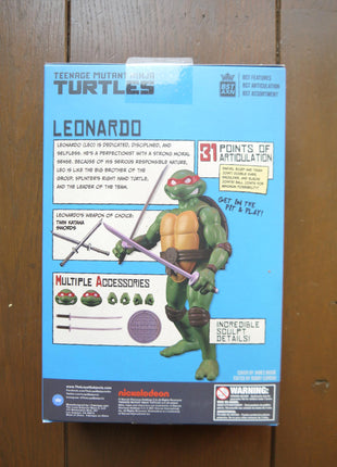 BST AXN Leonardo (Comic Book +Action Figure) – IDW - Mycomicshop.be