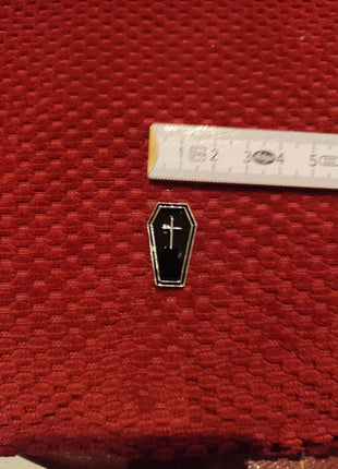 "Black Coffin" Enamel Pin - Mycomicshop.be
