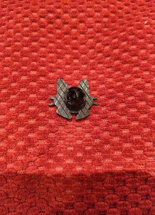 "Cat eyes" enamel pin - Mycomicshop.be