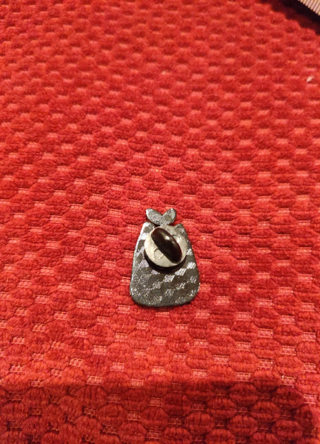 "Cat with plant" enamel pin - Mycomicshop.be