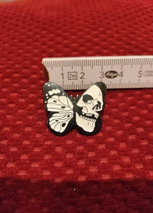 'Death butterfly' enamel pin - Mycomicshop.be