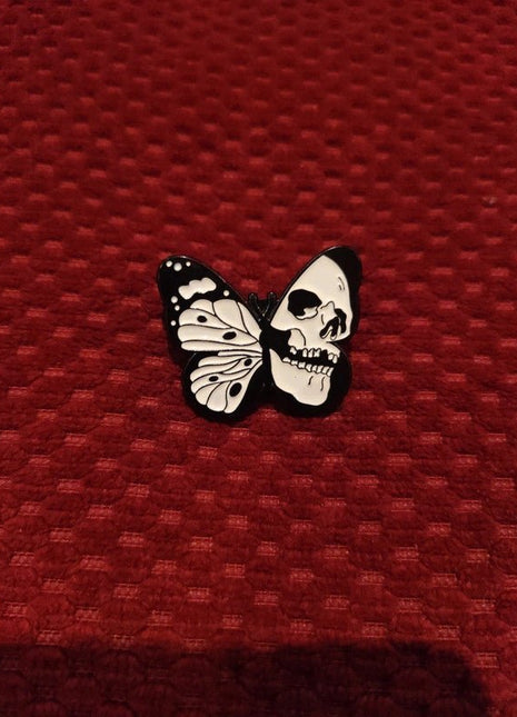 'Death butterfly' enamel pin - Mycomicshop.be