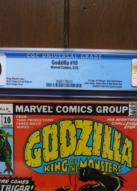 Godzilla (1977) #10 CGC 8.0 - Mycomicshop.be