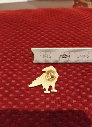 "I remember faces raven" enamel pin - Mycomicshop.be