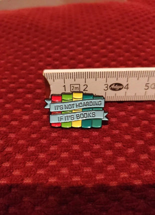 It's not hoarding if it's books enamel pin - Mycomicshop.be
