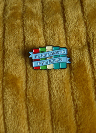 'It's not hoarding if it's books' enamel pin - Mycomicshop.be