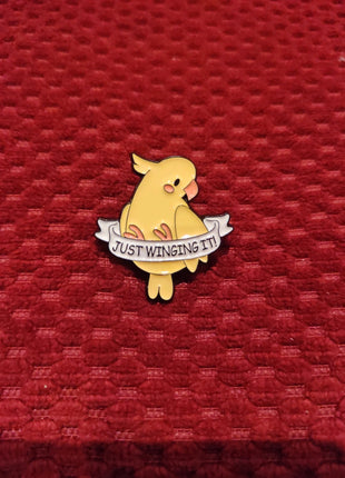 "Just winging it!" Enamel Pin - Mycomicshop.be