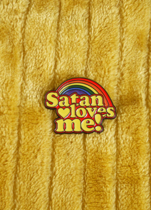 'Satan loves me' enamel pin - Mycomicshop.be