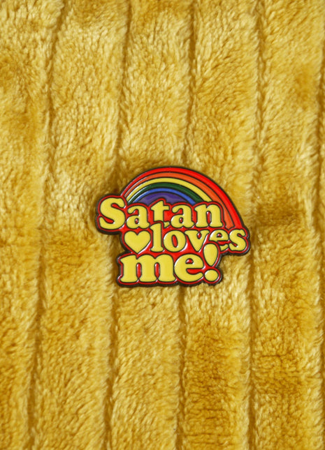 'Satan loves me' enamel pin - Mycomicshop.be