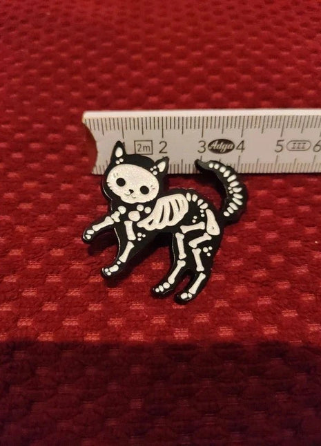 'Skeleton Kitty' sparkling enamel pin - Mycomicshop.be