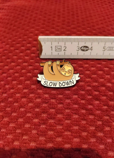 "Slow down" Enamel Pin - Mycomicshop.be