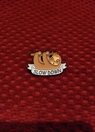 "Slow down" Enamel Pin - Mycomicshop.be