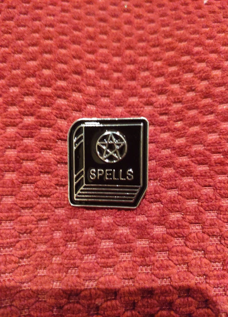 "Spellbook" Enamel Pin - Mycomicshop.be