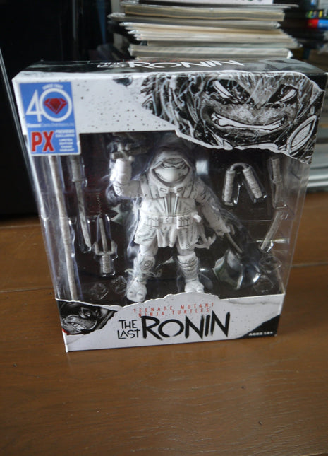 Teenage Mutant Ninja Turtles Last Ronin CHASE Black & White PX Exlusive - Mycomicshop.be