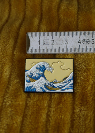 'The Great Wave of Nakagawa' enamel pin - Mycomicshop.be