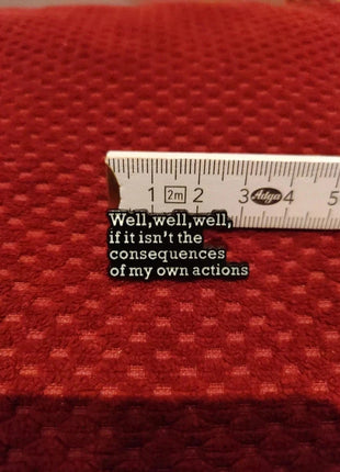 Well well well enamel pin - Mycomicshop.be